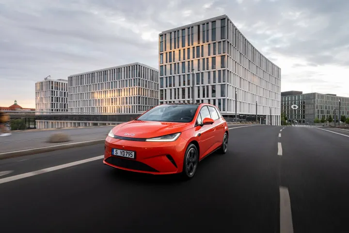 Dinamica anteriore della BYD Dolphin G DM-i