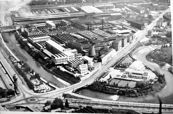 Nell'immagine storica si vede il vecchio stabilimento di Michelin a Torino in via Livorno