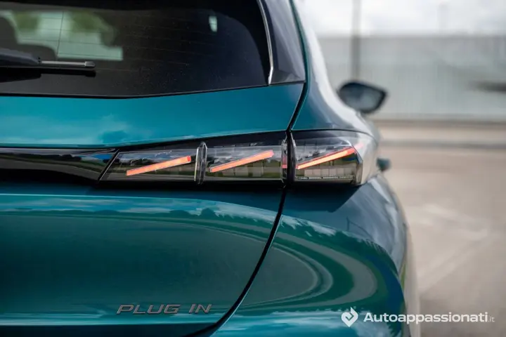 Peugeot 308 PHEV Hybrid__rear lamps