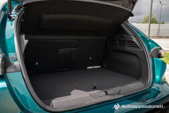 Peugeot 308 PHEV Hybrid__luggage area