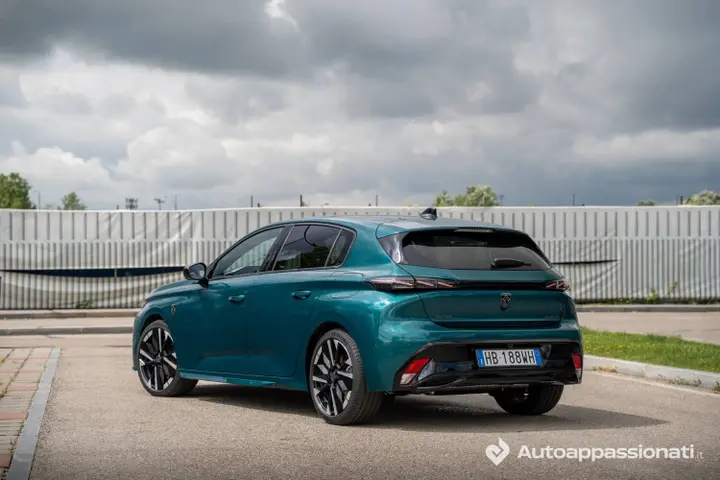 Peugeot 308 PHEV Hybrid__rear side view