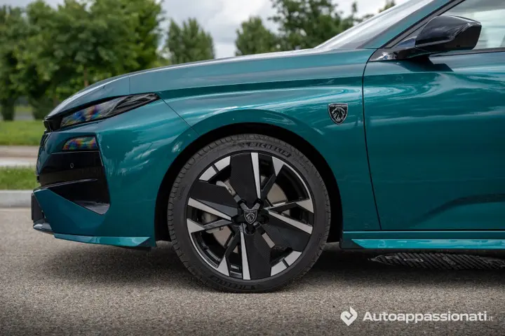 Peugeot 308 PHEV Hybrid__18 wheel