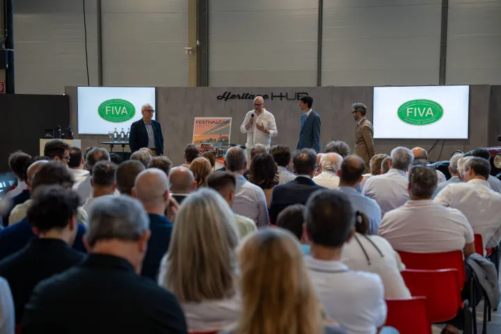 pubblico presentazione locandina festival car
