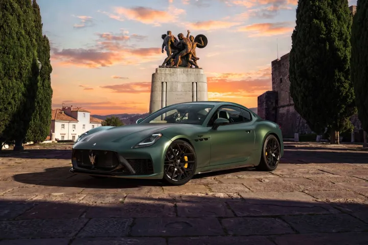 NEW MASERATI GRANTURISMO 2027 frontale di colore verde