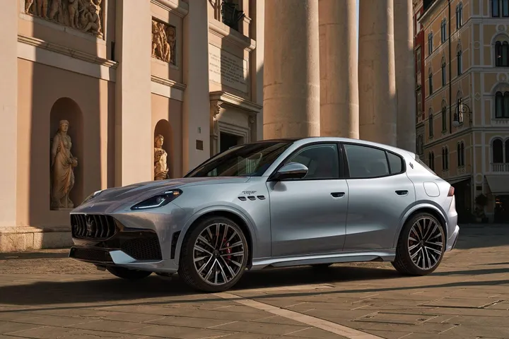 NEW MASERATI GRECALE frontale
