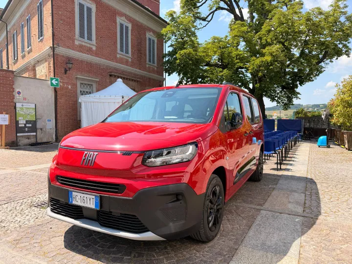 Nell'immagine si vede il nuovo FIAT Qubo L a Dogliani