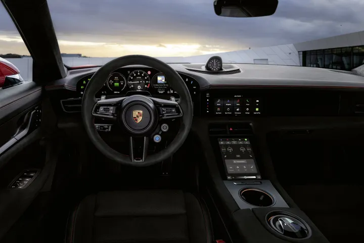 Porsche-taycan-2027 interni complessivi