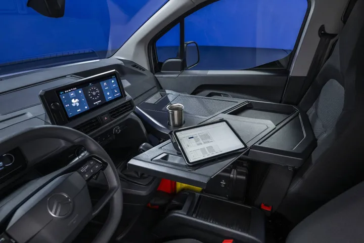 Interni di tutti i veicoli stellantis nuovi smart vehicle