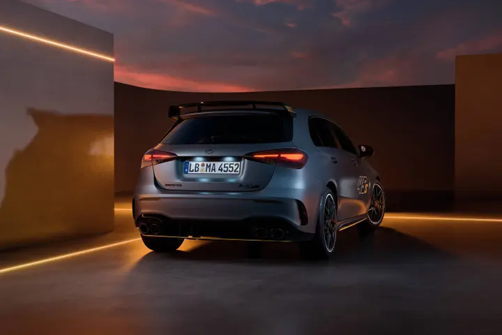 mercedes amg a 45 s final edition posteriore