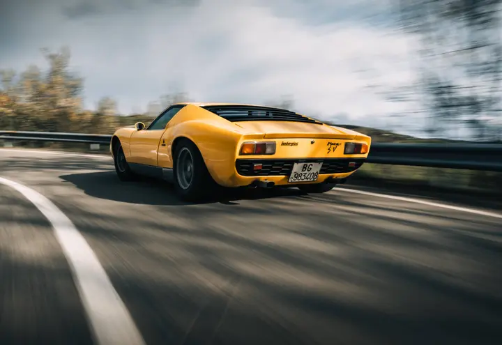 Lamborghini Miura SV dinamica posteriore