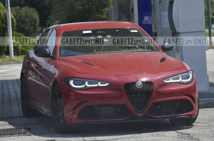 Alfa Romeo Giulia Quadrifoglio 2027 anteriore