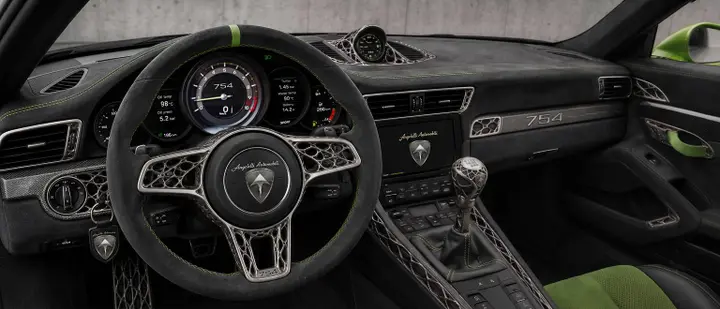 Nell'immagine si vede l'interno della Project 754 di Angelelli con cambio manuale
