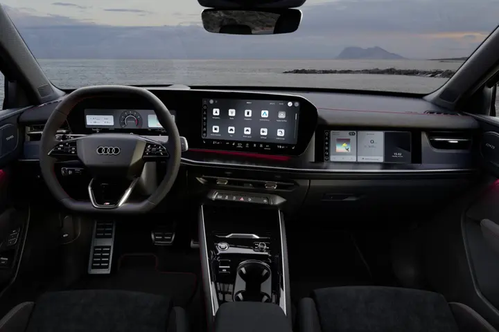 Audi Q3 MY27 interni con passenger display