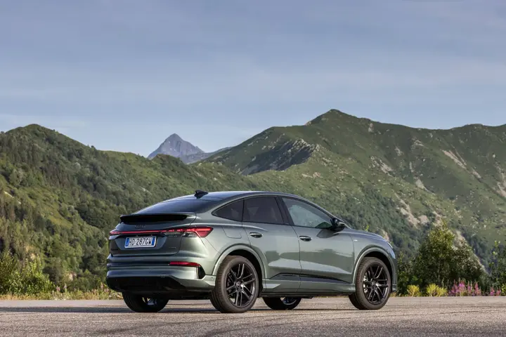 Audi_Q4_2026_08