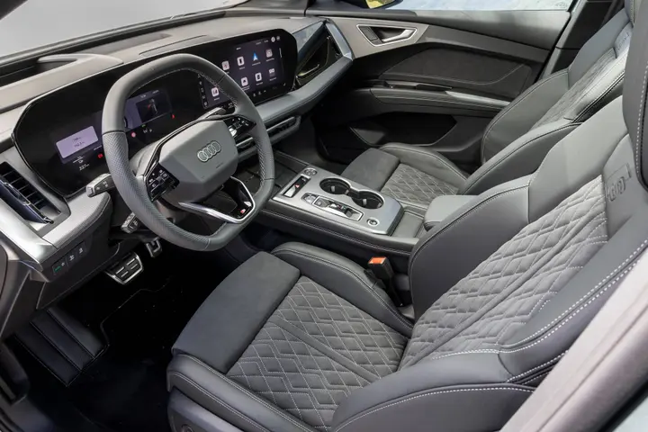 L'abitacolo rinnovato dell'Audi Q4 2026