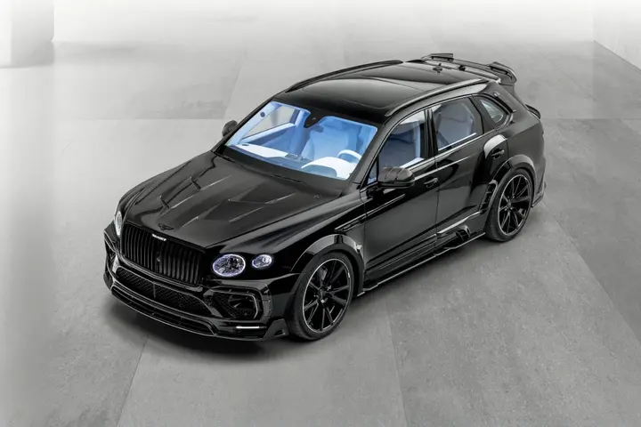 Nell'immagine si vede la Bentley Bentayga modificata da Mansory
