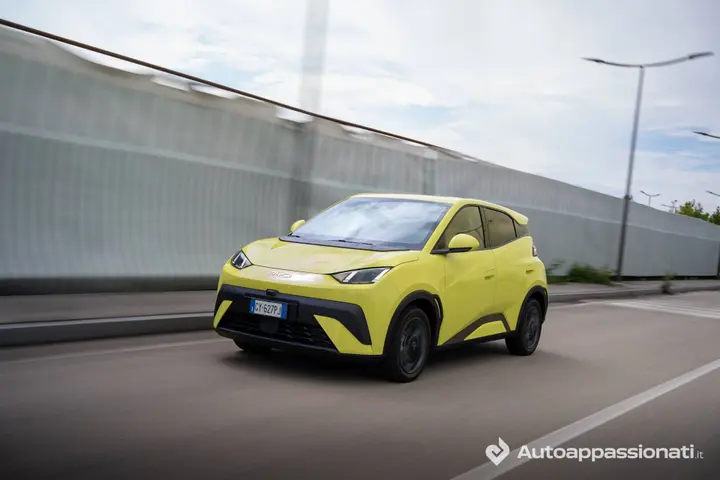 BYD Dolphin Surf dinamica anteriore