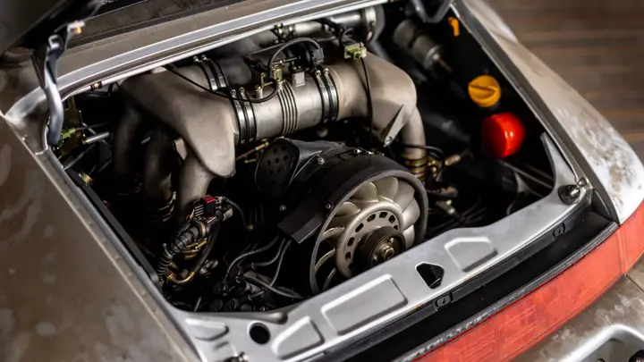Nell'immagine si vede il motore della Carrera RSR Strassenversion