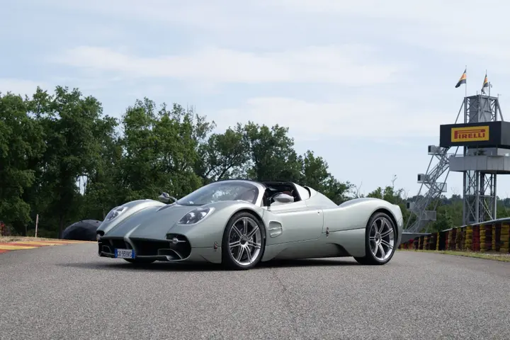 Cars in Display - Pagani 3 (1)