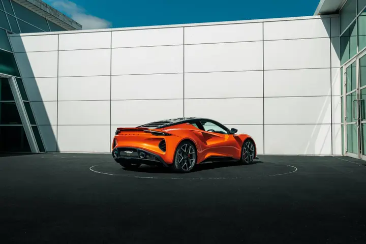 Lotus Emira 420 Sport posteriore