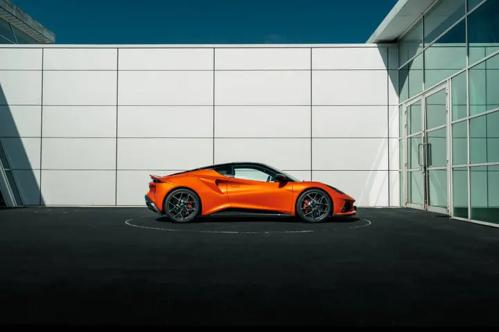 Lotus Emira 420 Sport laterale