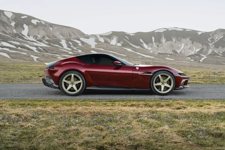 Ferrari 12Cilindri Manuale statica laterale
