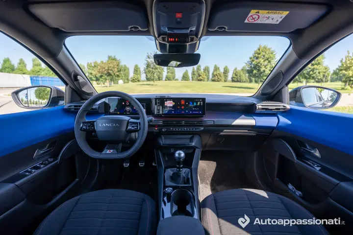 Abitacolo della Lancia Ypsilon Turbo 100