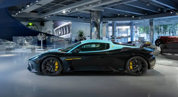 maserati-gt2-stradale-tribute-to-mc12 laterale