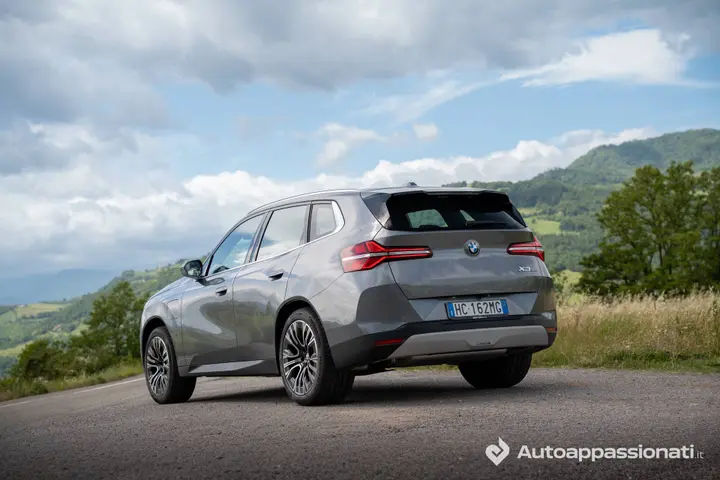 BMW X3 30e posteriore