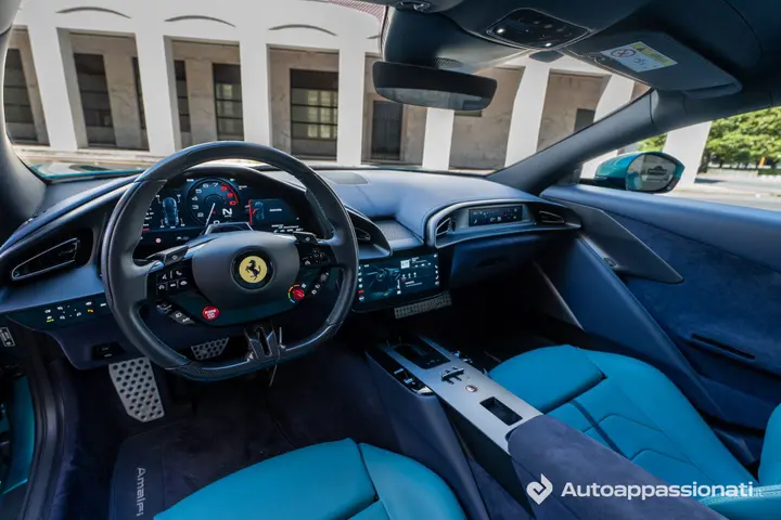 Ferrari-Amalfi interni