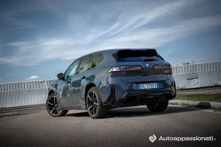 BMW iX3 statica posteriore