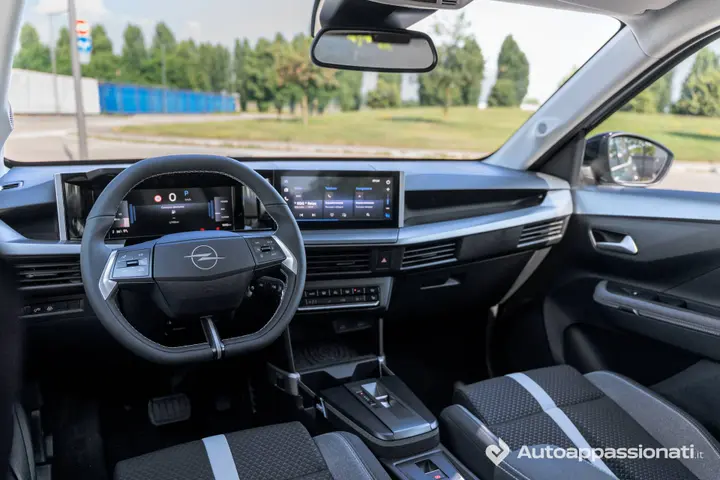 Opel Frontera Hybrid interni