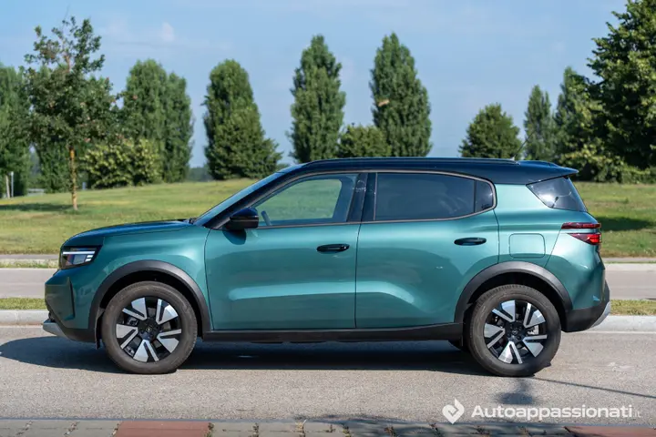 Opel Frontera Hybrid vista laterale
