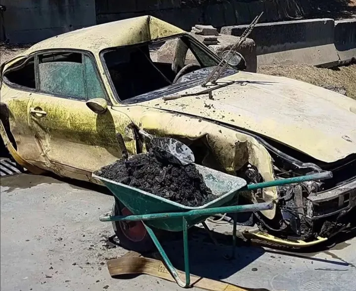restauro porsche in fondo al fiume
