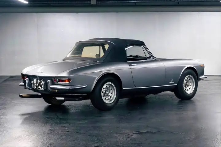 Ferrari 365 GTS abbandonata in restauro posteriore