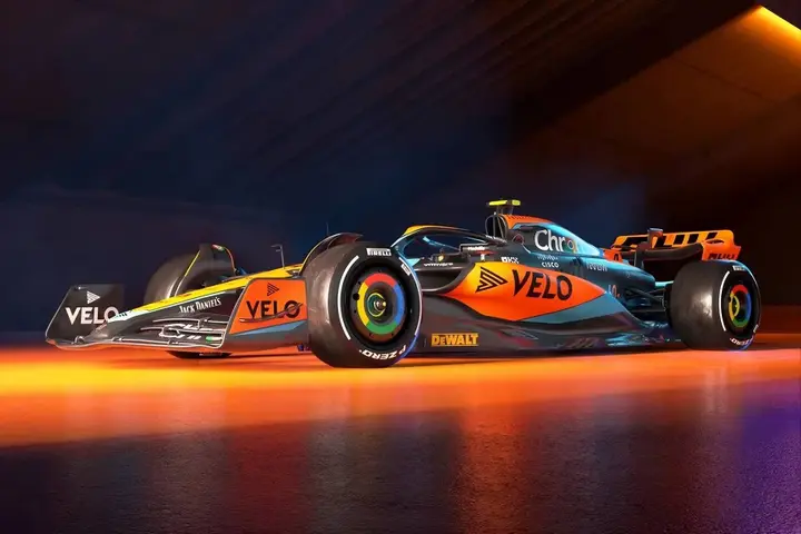 Nell'immagine si vede la Mclaren MCL60