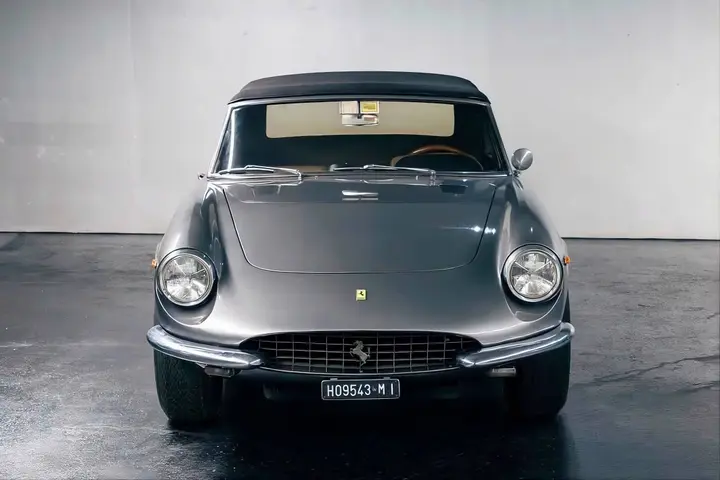 Ferrari 365 GTS abbandonata in restauro