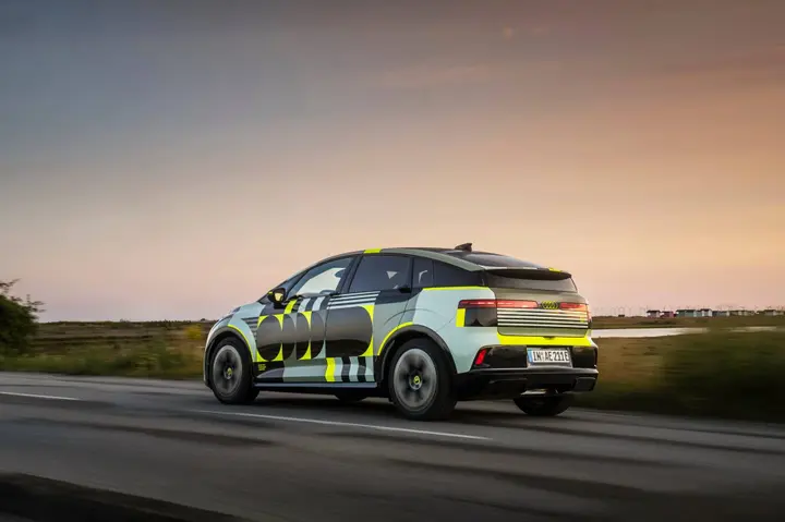 vista posteriore audi a2 e-tron pre launch