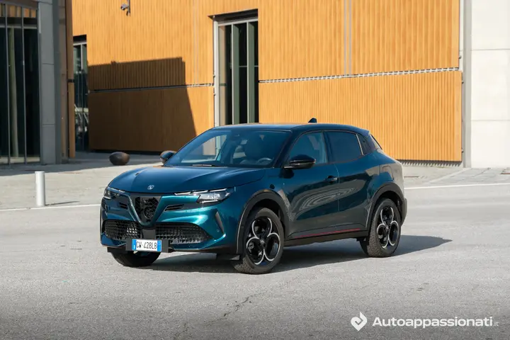 Alfa Romeo Junior 2025 1