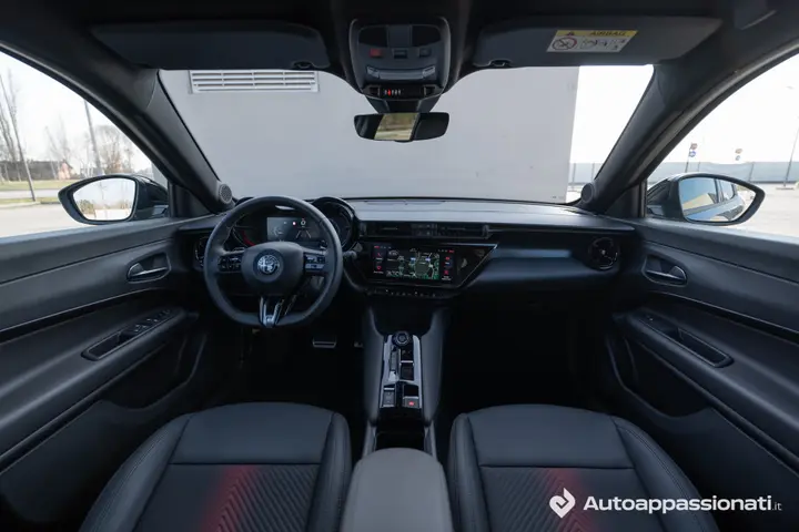 Alfa Romeo Junior 2025 3