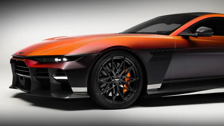 Aston_Martin_Valen_16