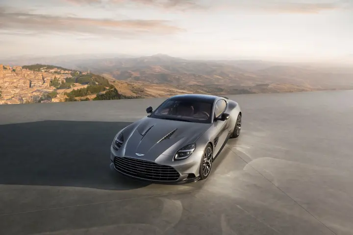 Aston_Martin_Vanquish_25_01