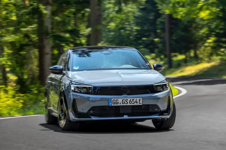 Opel Corsa GSe 2026 guida anteriore