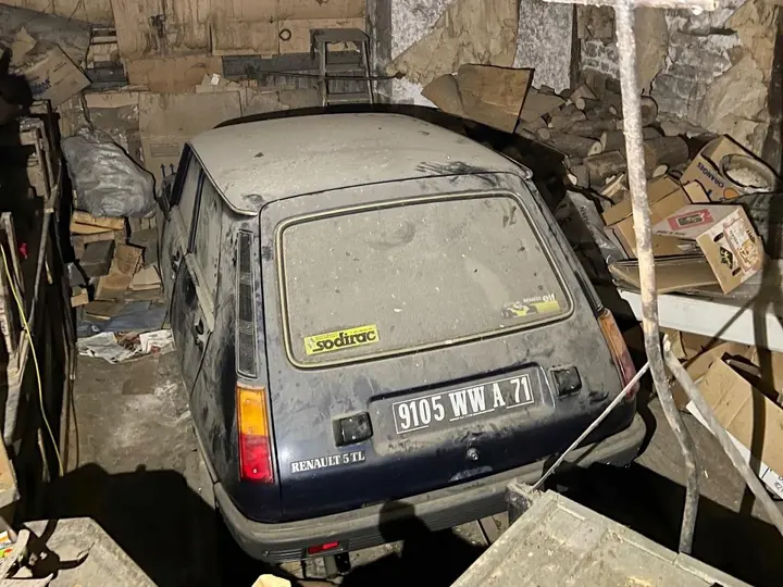 Renault 5 1982 abbandonata