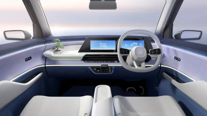 l'abitacolo della suzuki e-sky in forma di concept