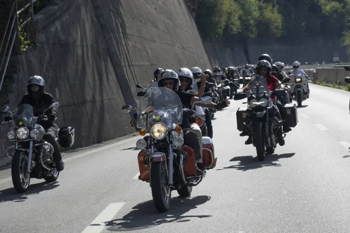 gmg moto guzzi che sfilano