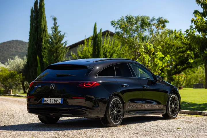 Mercedes CLA 200 Hybrid posteriore