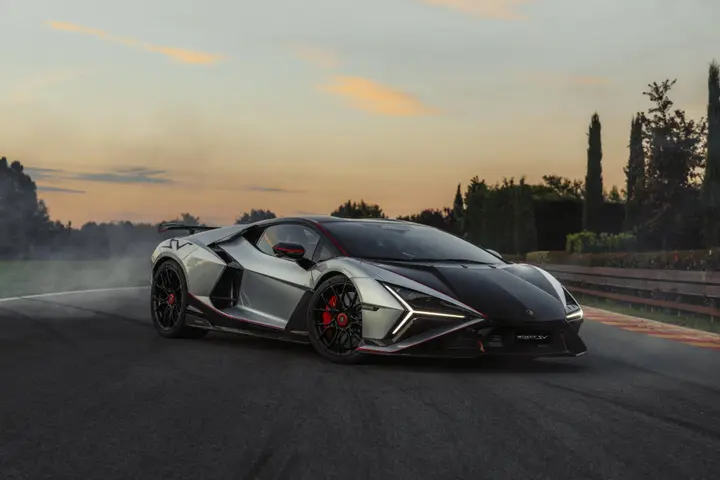 Lamborghini Revuelto SV