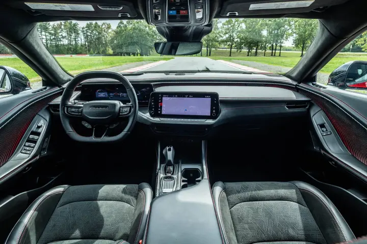 L'abitacolo della Dodge Charger 2026