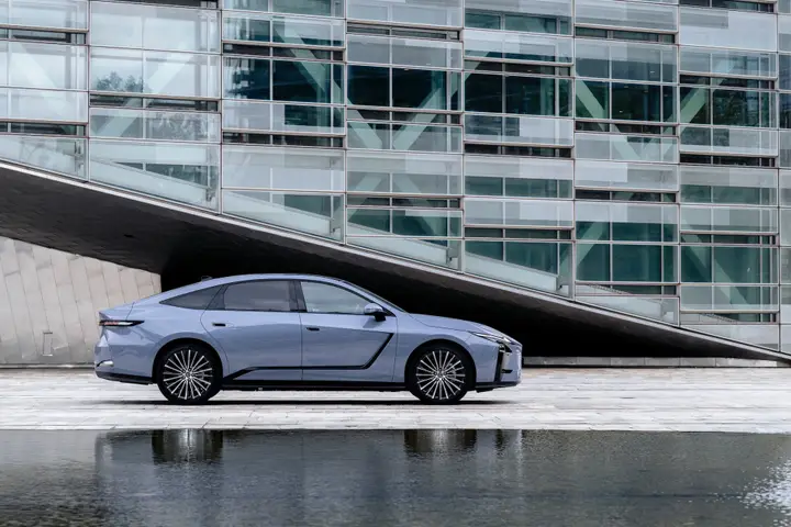 Lexus ES 2026 esterni 2